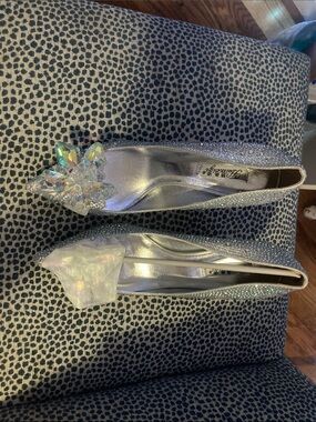 Sparkling Silver Pointed-Toe Women's Heels with Crystal Accent